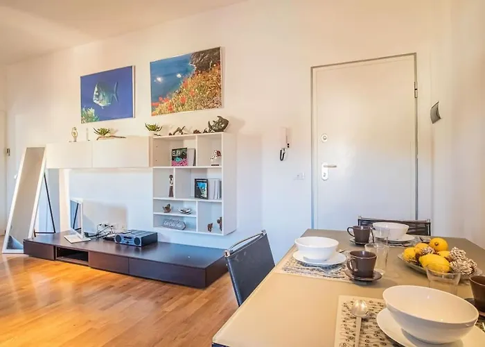 La Terrazza Sul Mare 公寓 阿祖罗港