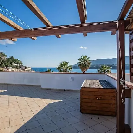 公寓 La Terrazza Sul Mare 阿祖罗港